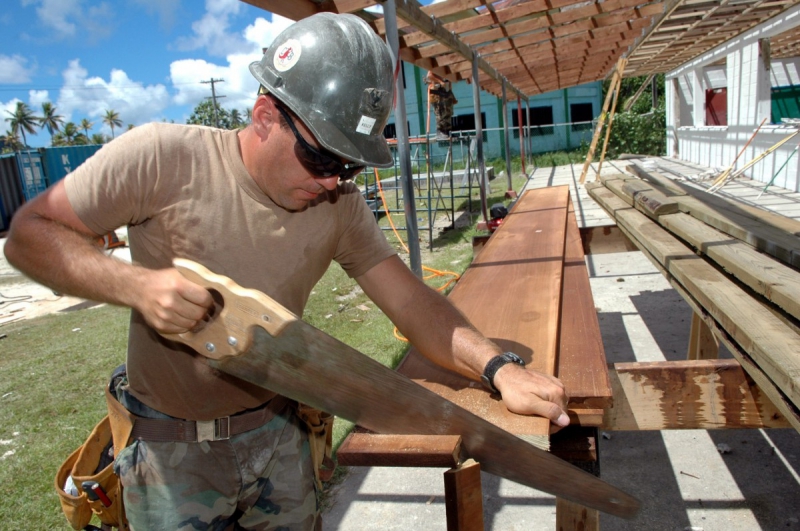 charpentier-CONTES-min_worker_construction_building_carpenter_male_job_build_helmet-893290